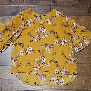 💝💝5/$25💝💝Chic Floral Mustard Blouse